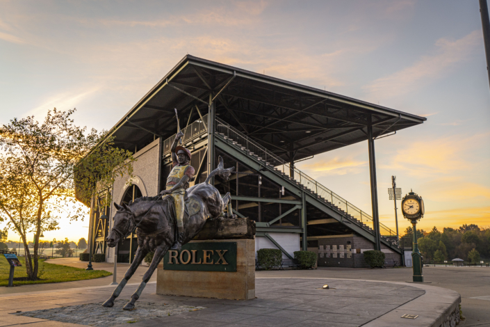 Rolex Statue (1) (1)